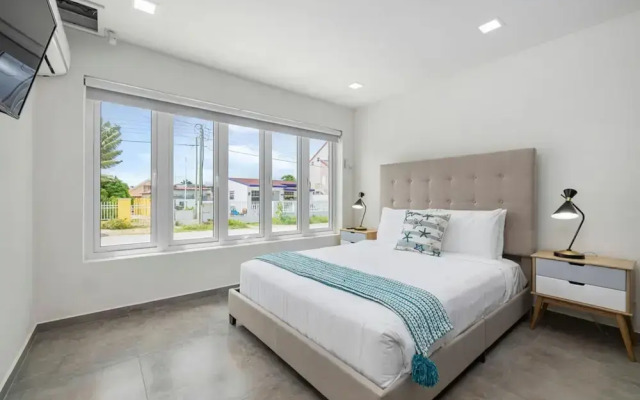 NEW 6 Bedroom Villa 2min Eagle Beach Palm Beach