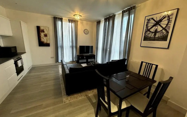 Cozy Bracknell Apartment With Modern Amenities