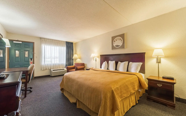 Econo Lodge Inn & Suites