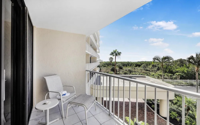 Beachfront Condo in Resort-style Community With Pool