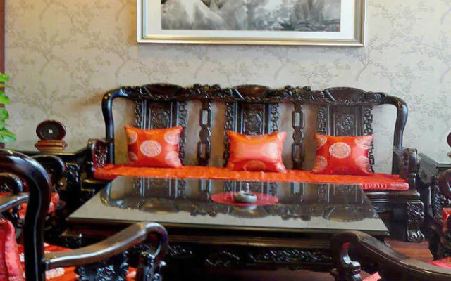 Yulong International Hotel