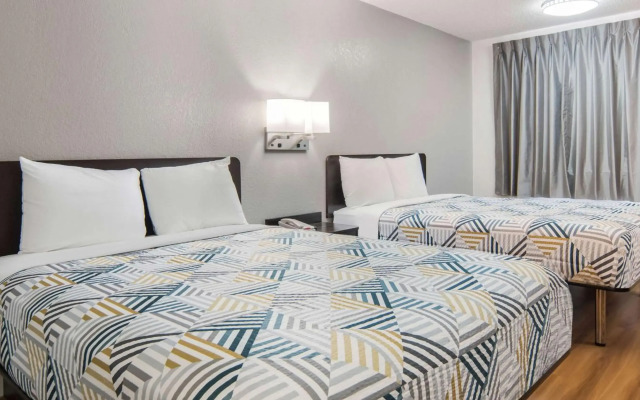 Motel 6 Addison, TX - Dallas