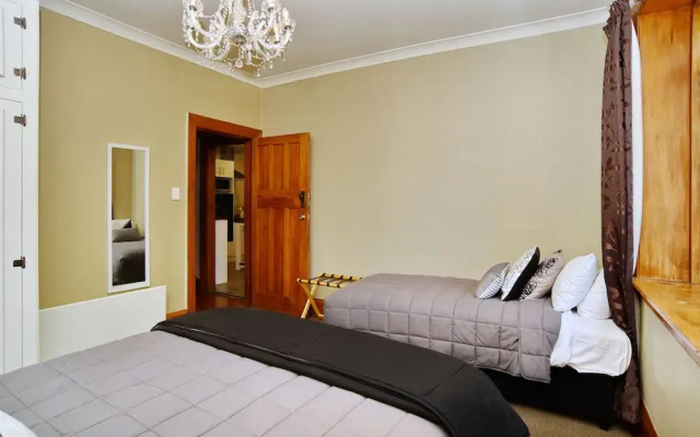 Racecourse Villa