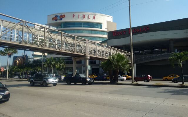 Guayaquil Airport Suites Mall del Sol