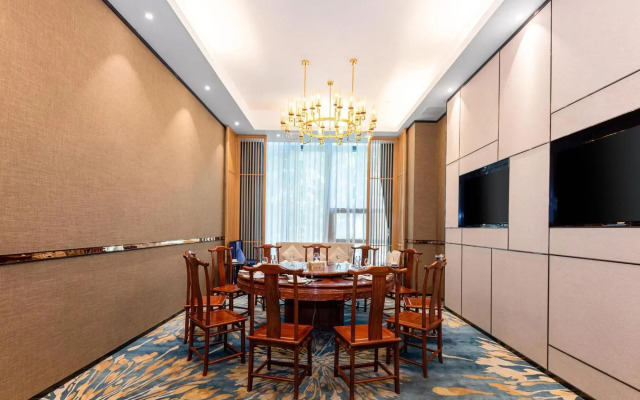 Venus Royal Hotel (Nanning High-speed East Railway Station)