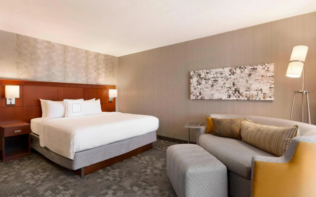 Courtyard Bloomington Normal