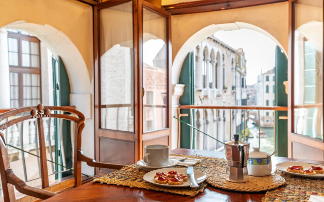 Ca’ Cappello Venetian Apartment M02074212072