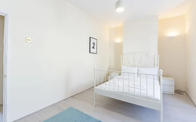 Spacious 4 Bed Apartment Near Tooting Gardens