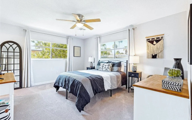 4880 N Banana River
