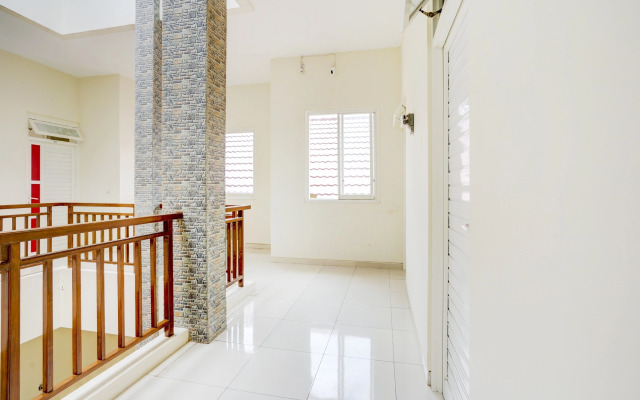 OYO 90173 Innapp Tenggilis Family Residence