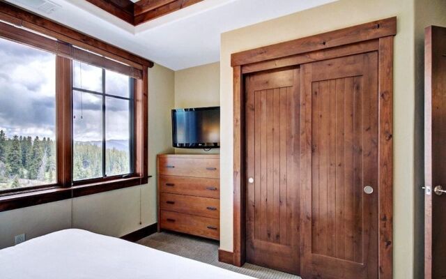 One Ski Hill Place S8322