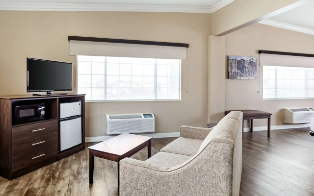 Best Western China Lake Inn