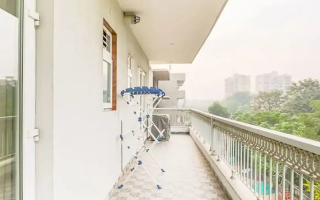 Modern City Retreat 2bhk Paras Fortis Balcony