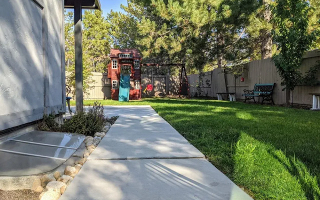 Private Apartment Suite Near World-class Skiing