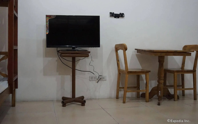 Rooms 498 Hostel