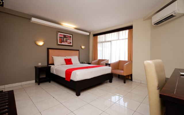 RedDoorz Plus @ Singosari Raya
