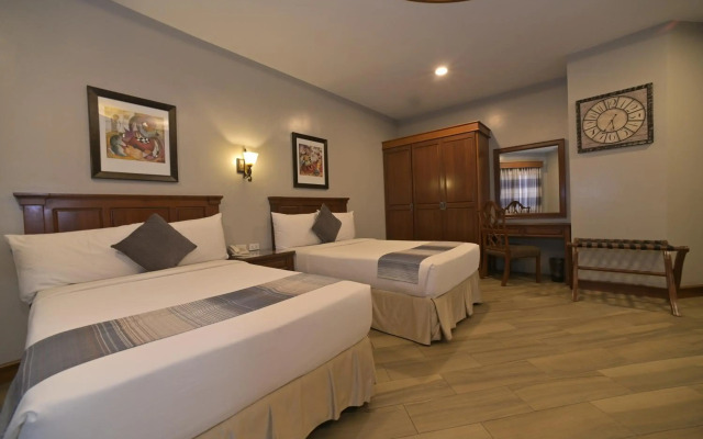 Paragon Hotel and Suites