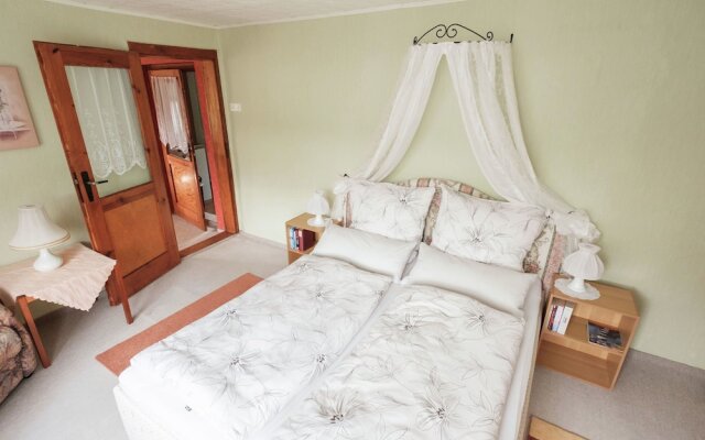 Attractive Holiday Home in Gntersberge With Roof Terrace