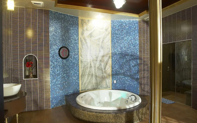 Royal Group Motel Nan Tse Branch