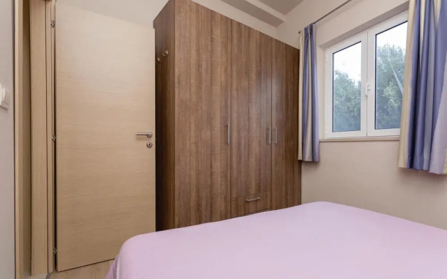 Stunning Home in Zaton Mali With Wifi and 4 Bedrooms