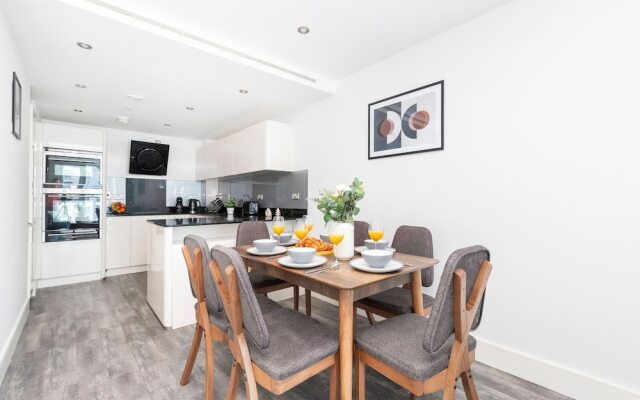 Charming 2BR 2BA Near Tower Bridge