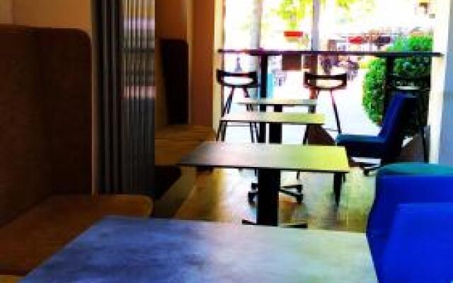 AdHoc Hostel
