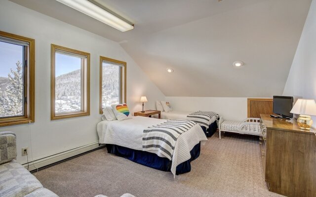 Evans Mountain Lodge