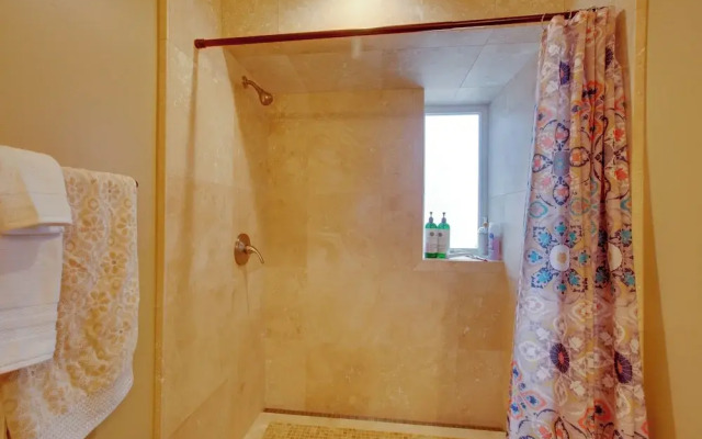 Lovely Belmont Apartment w/ Stunning Views!