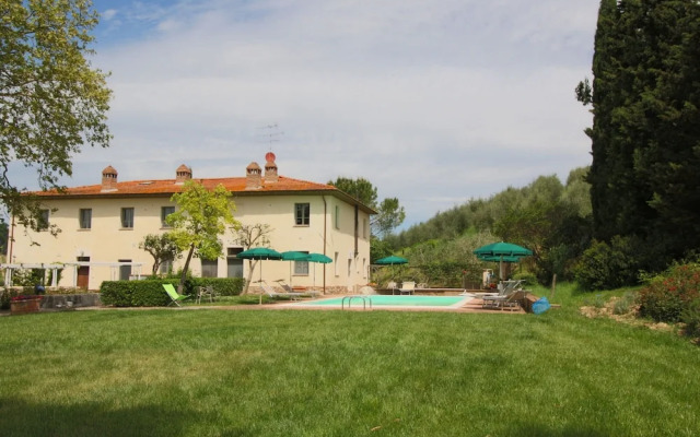 Belvilla by OYO Beautiful Farmhouse With Pool