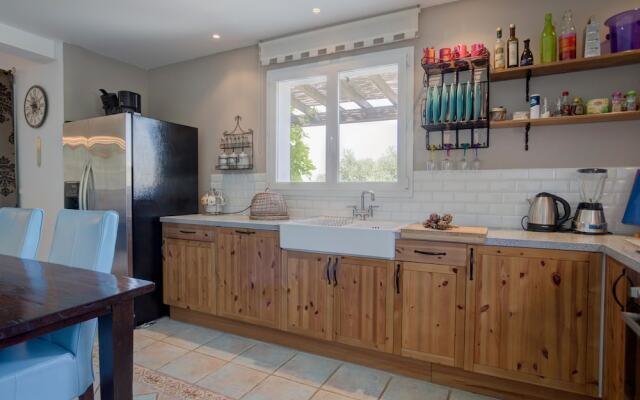 Spacious Villa With Private Swimming Pool and Jacuzzi