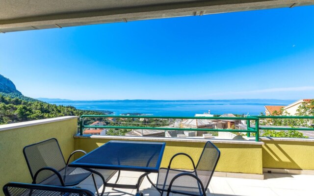 Beautiful Home in Makarska With Wifi and 4 Bedrooms
