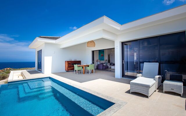 270° Ocean View from Private Infinity Pool - Colourful & Modern Villa