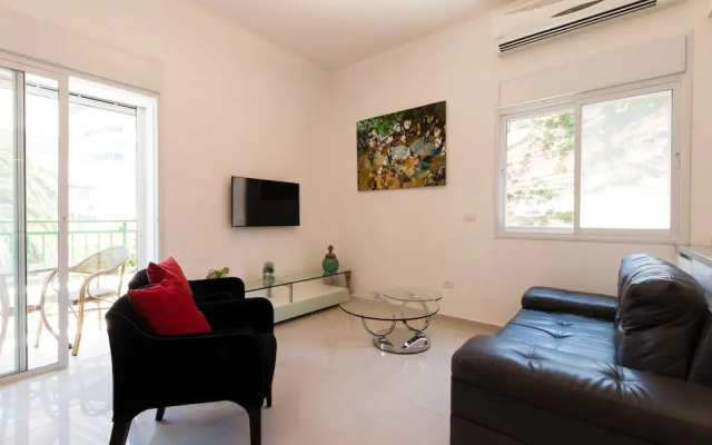 Comfort Family Apartment near Beach by FeelHome