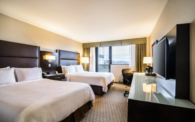 Holiday Inn Vancouver Centre by IHG - Image 5