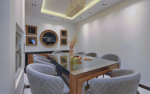 Vesta - Luxury Villa - 3BR - CFC II