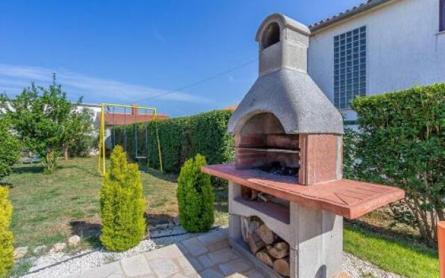 Holiday home Sikici Majoli