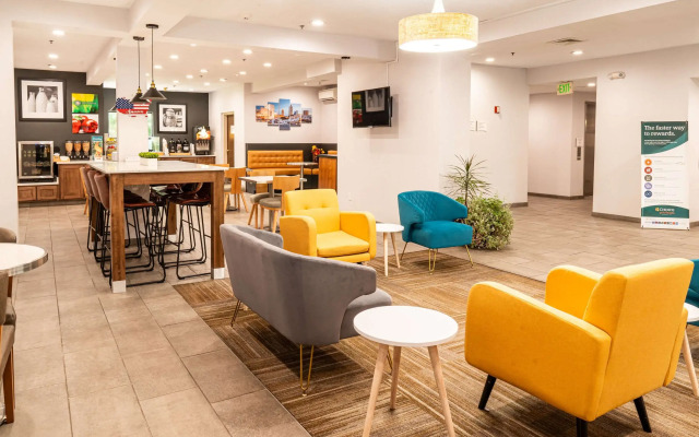 Quality Inn & Suites Oakwood Village - Cleveland South