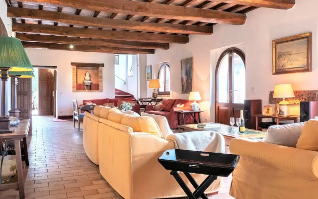 Beautiful Villa in San Giovanni del Pantano With Pool