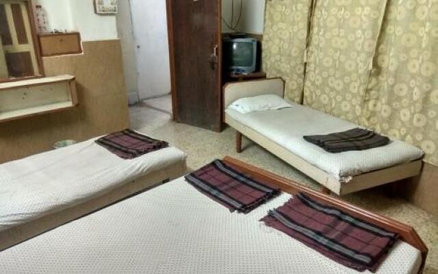 Jay khodiyar guest house