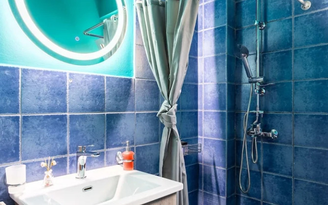 Downtown Central Suite With Private Parking