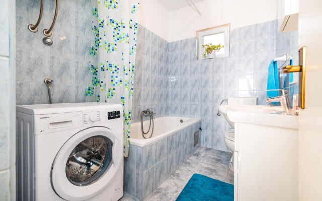 Beautiful Apartment in Rovanjska With 2 Bedrooms and Wifi