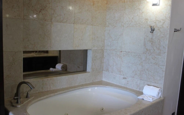 Esmeralda 3BR Jacuzzi EA 101 by Casago