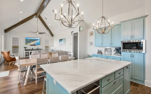 Tidewater 4 Bedroom Home by RedAwning