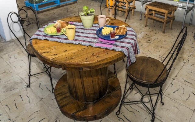 Guacamundo Beach Hostel