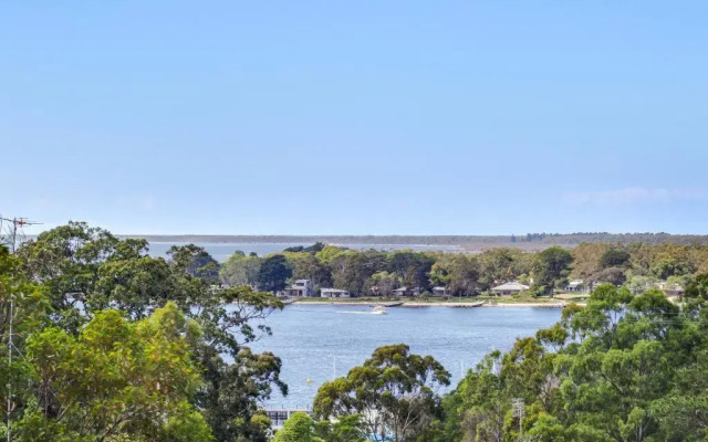 On the Hill at Metung