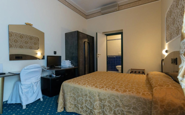 Hotel River