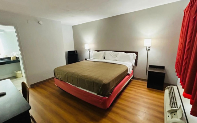 Super 7 Inn Tupelo