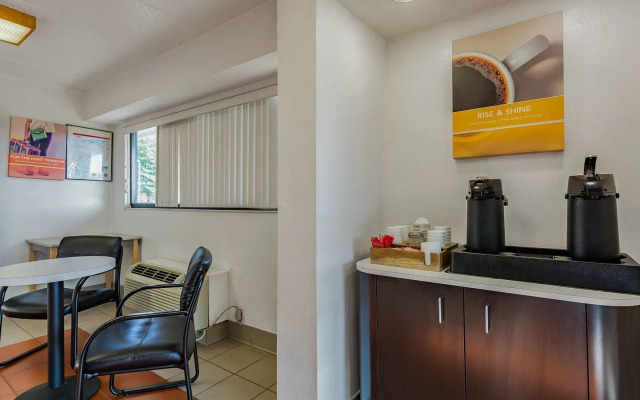 Days Inn by Wyndham Cincinnati I-71