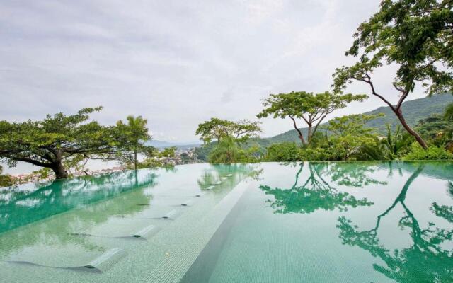 Spectacular 11,000 Sqft PenHouse fully staffed