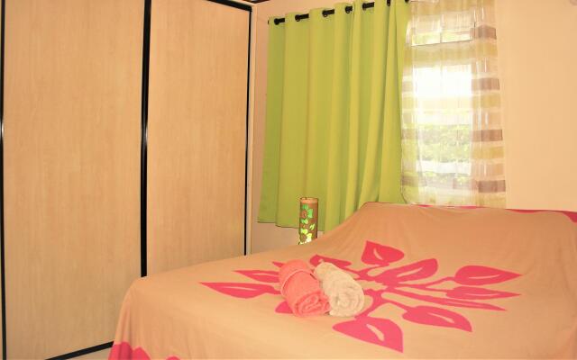 Tahiti - Sanny's Place Room & Pool